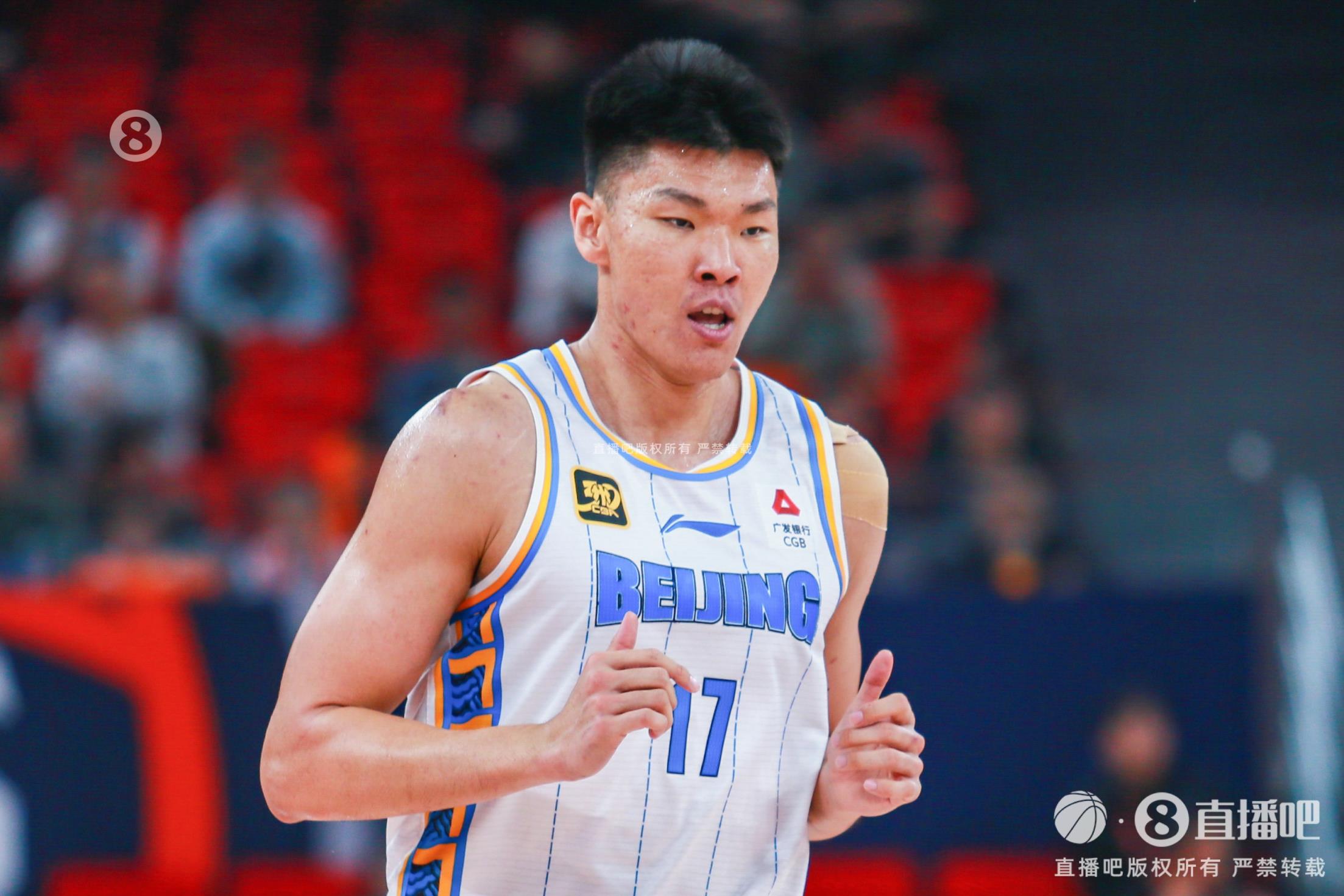 進(jìn)攻端把握機(jī)會(huì)不錯(cuò)！范子銘10投7中貢獻(xiàn)16分3助攻